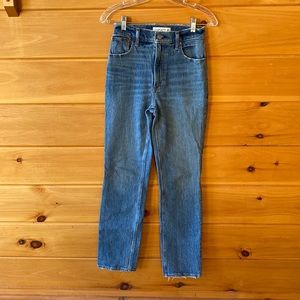Like New Abercrombie & Fitch The 90’s Straight Ultra High Rise